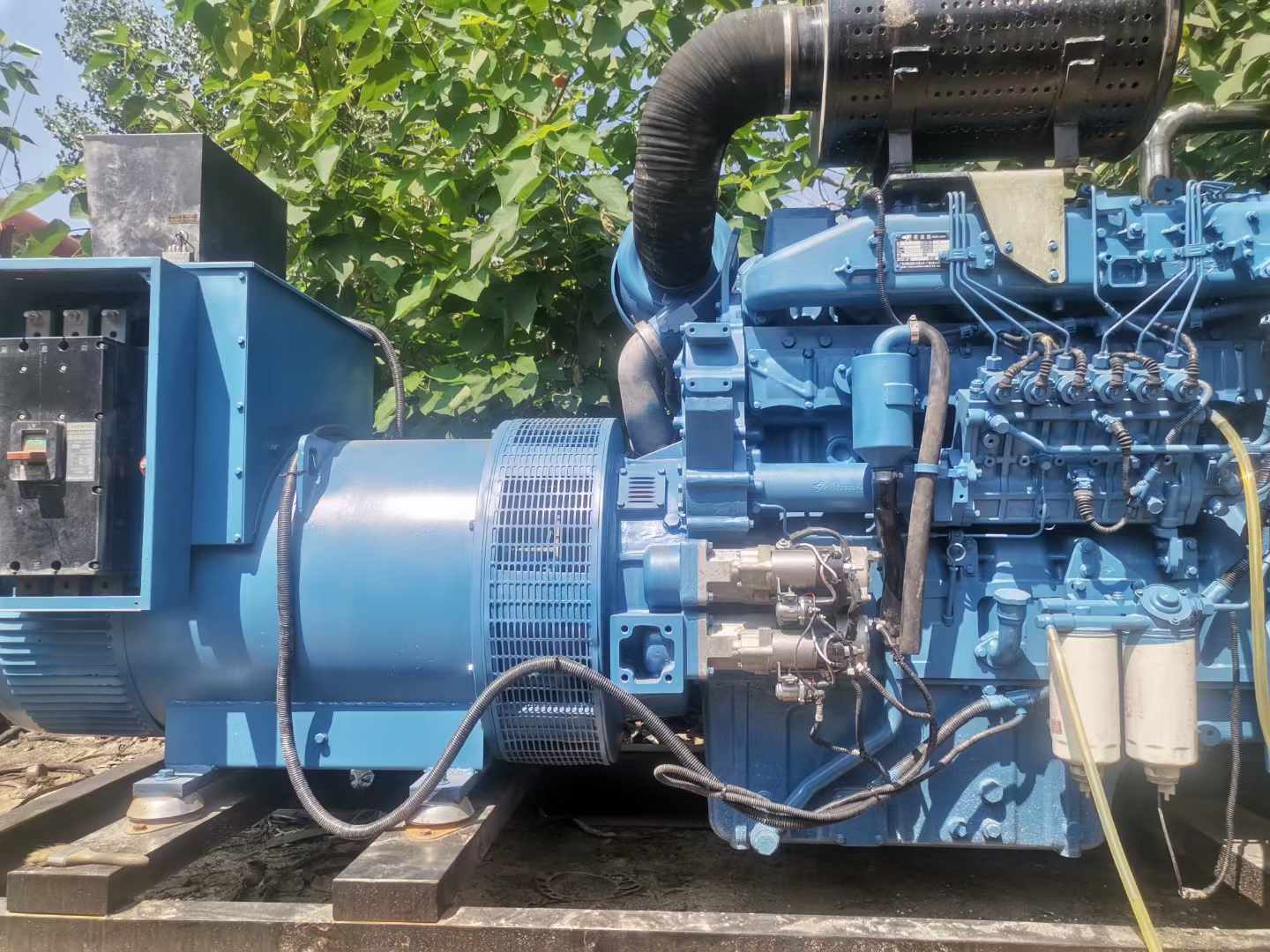 思明详细说明降低 800kW 柴油发电机输出电流波动的方法
