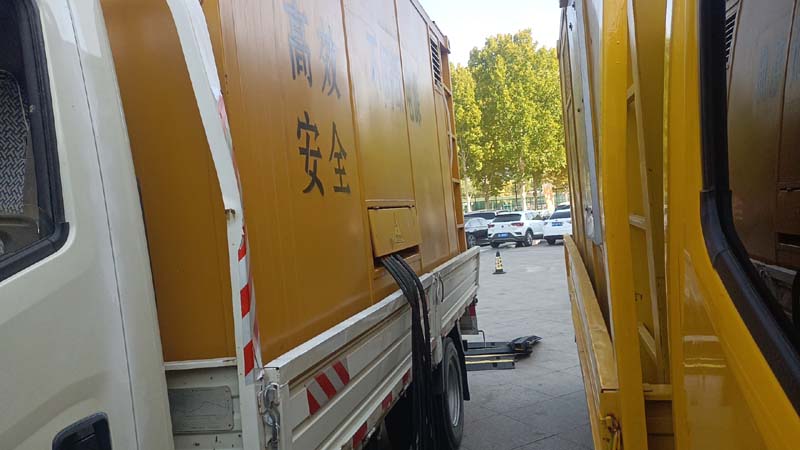 思明如何判断柴油发电机组和UPS电源的切换时间是否符合要求？