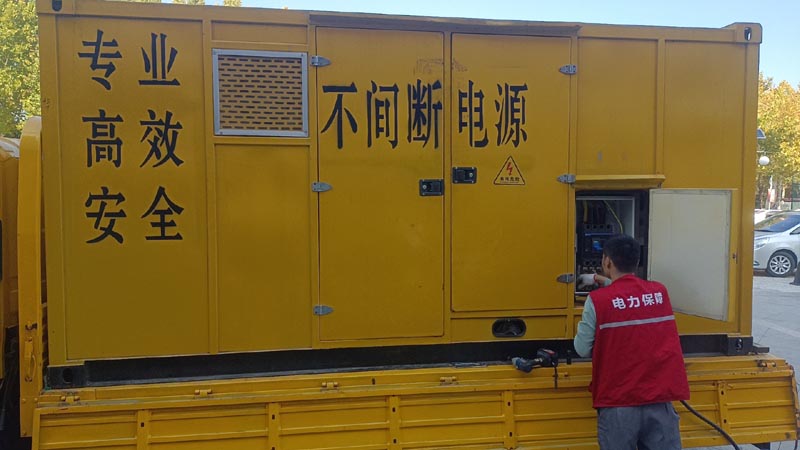 思明柴油发电机组和UPS电源配合使用时，如何避免切换过程中的电力中断？