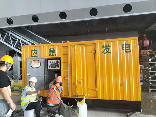 思明怎样判断空气滤清器是否需要更换？